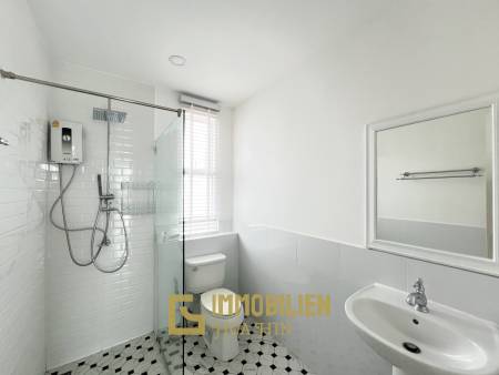 300 qm Wohnfläche / komplett möbliert / 3 Schlafzimmer + 4 Badezimmer