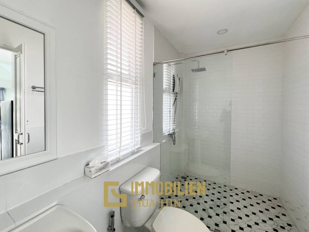 300 qm Wohnfläche / komplett möbliert / 3 Schlafzimmer + 4 Badezimmer