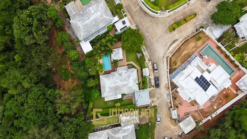 840 qm Grundstück / einladende Holzterrasse / edle Holzböden