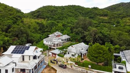 840 qm Grundstück / einladende Holzterrasse / edle Holzböden