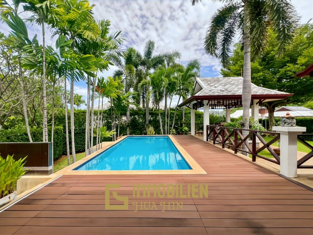 840 qm Grundstück / einladende Holzterrasse / edle Holzböden