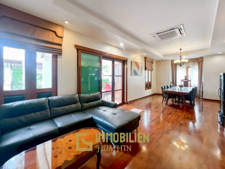 840 qm Grundstück / einladende Holzterrasse / edle Holzböden