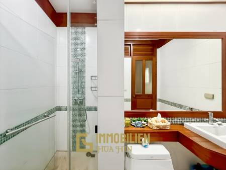 840 qm Grundstück / einladende Holzterrasse / edle Holzböden