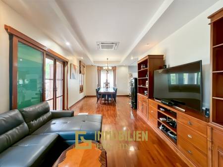 840 qm Grundstück / einladende Holzterrasse / edle Holzböden