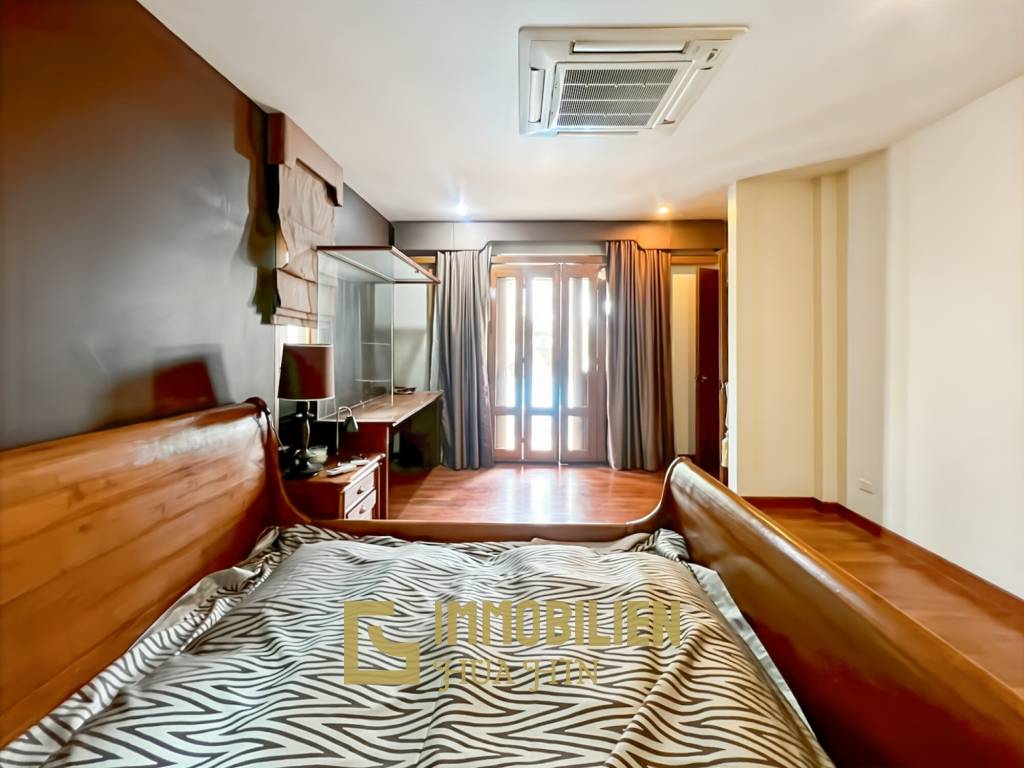 840 qm Grundstück / einladende Holzterrasse / edle Holzböden