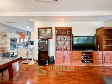 840 qm Grundstück / einladende Holzterrasse / edle Holzböden