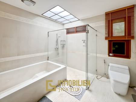 840 qm Grundstück / einladende Holzterrasse / edle Holzböden