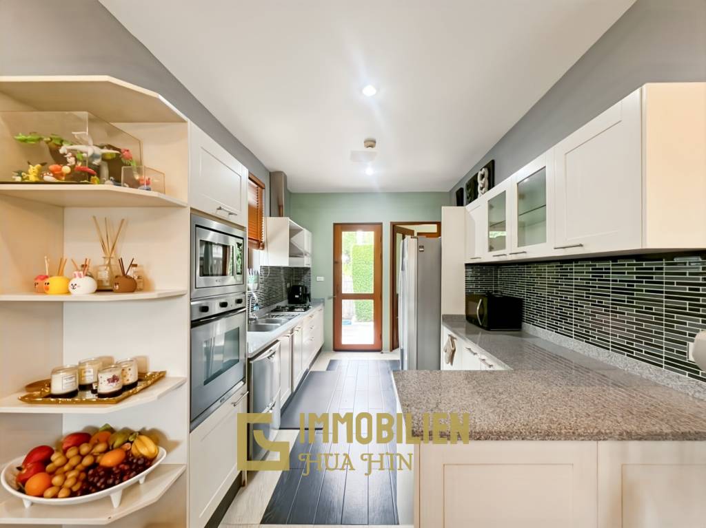 840 qm Grundstück / einladende Holzterrasse / edle Holzböden