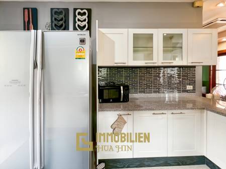 840 qm Grundstück / einladende Holzterrasse / edle Holzböden