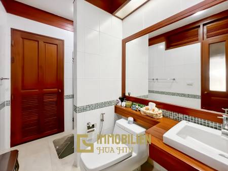 840 qm Grundstück / einladende Holzterrasse / edle Holzböden