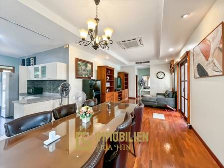 840 qm Grundstück / einladende Holzterrasse / edle Holzböden