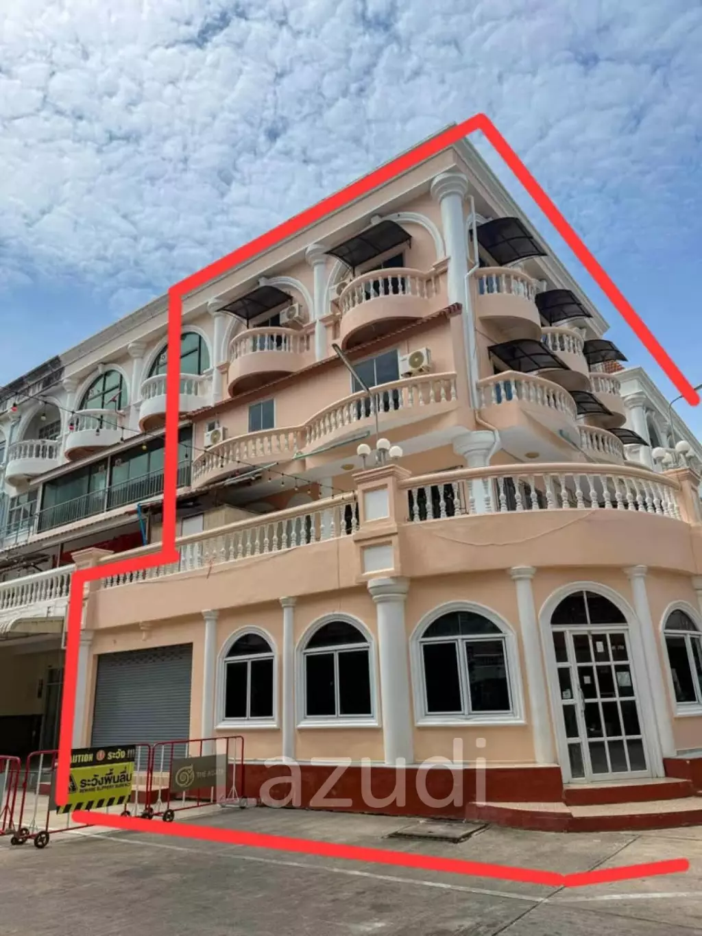 Prime 4-Story Commercial Building in Jomtien, Pattaya