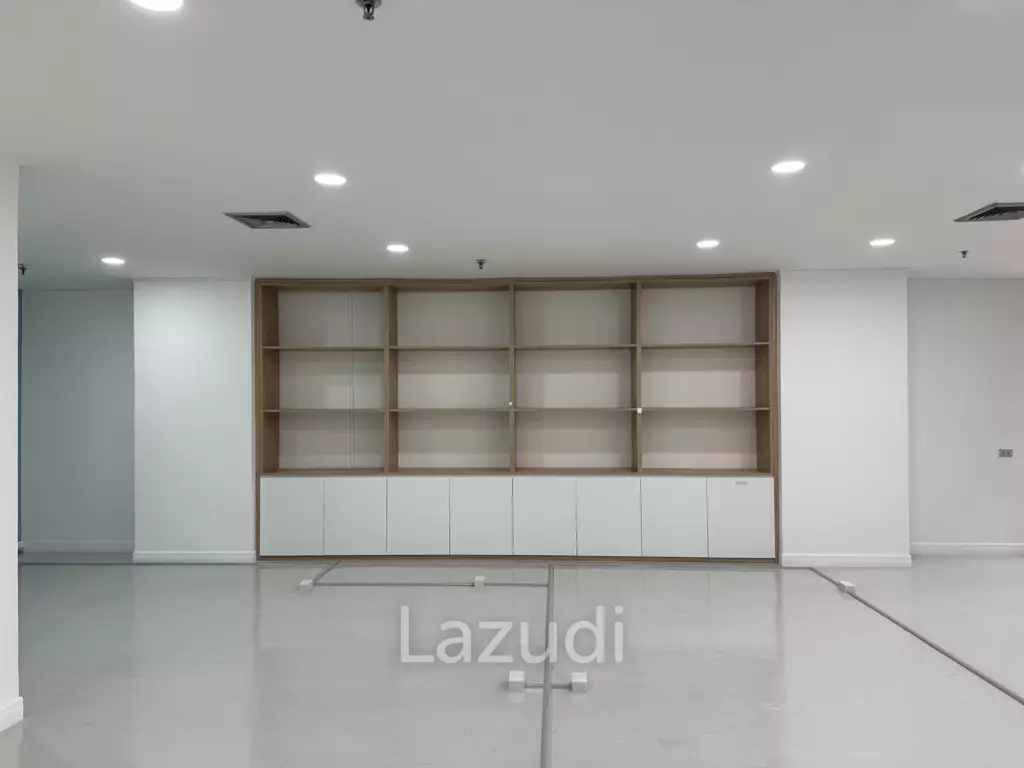 94 sqm modern office in Sino-Thai Tower Khlong Toei Nuea Bangkok