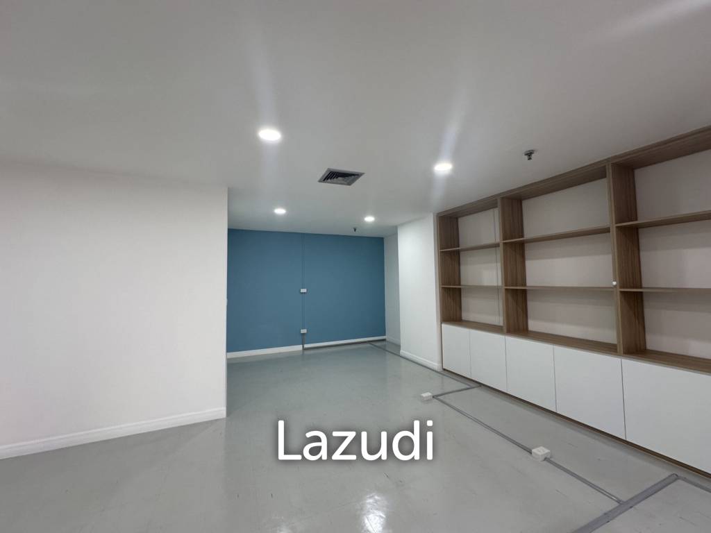 94 sqm modern office in Sino-Thai Tower Khlong Toei Nuea Bangkok