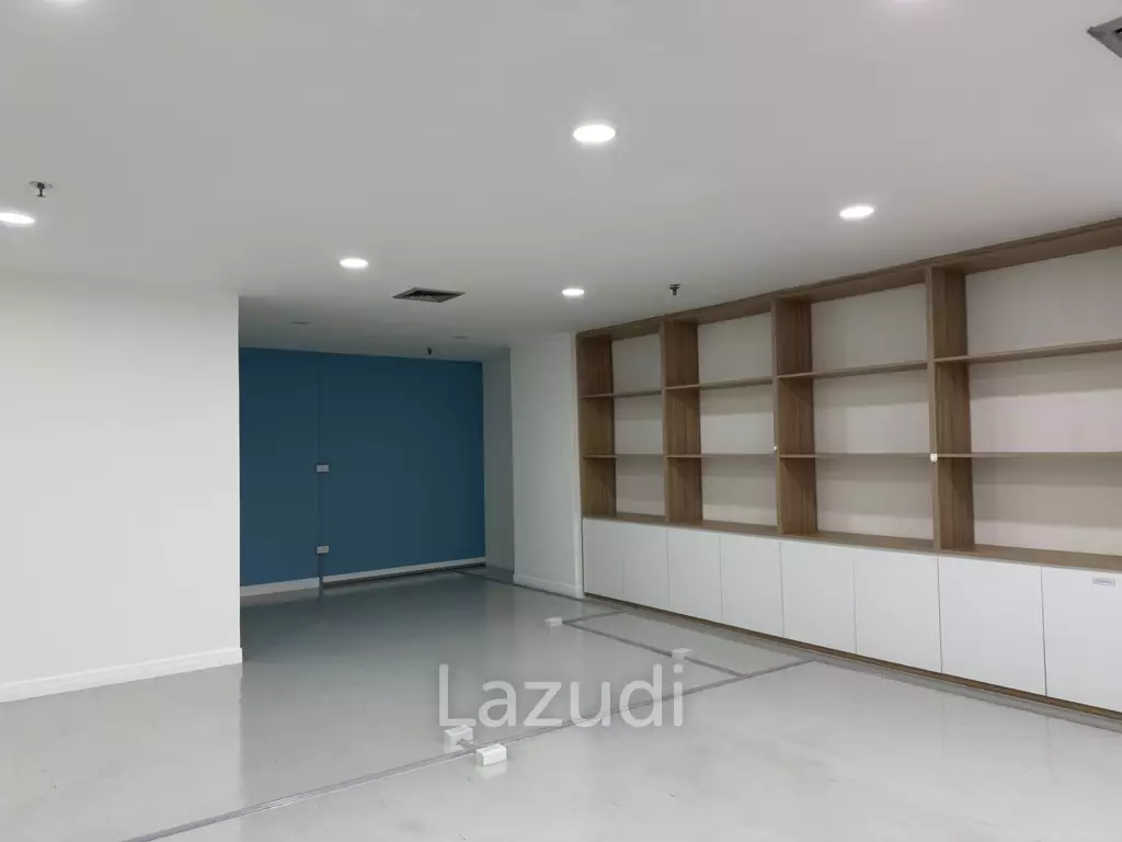 94 sqm modern office in Sino-Thai Tower Khlong Toei Nuea Bangkok