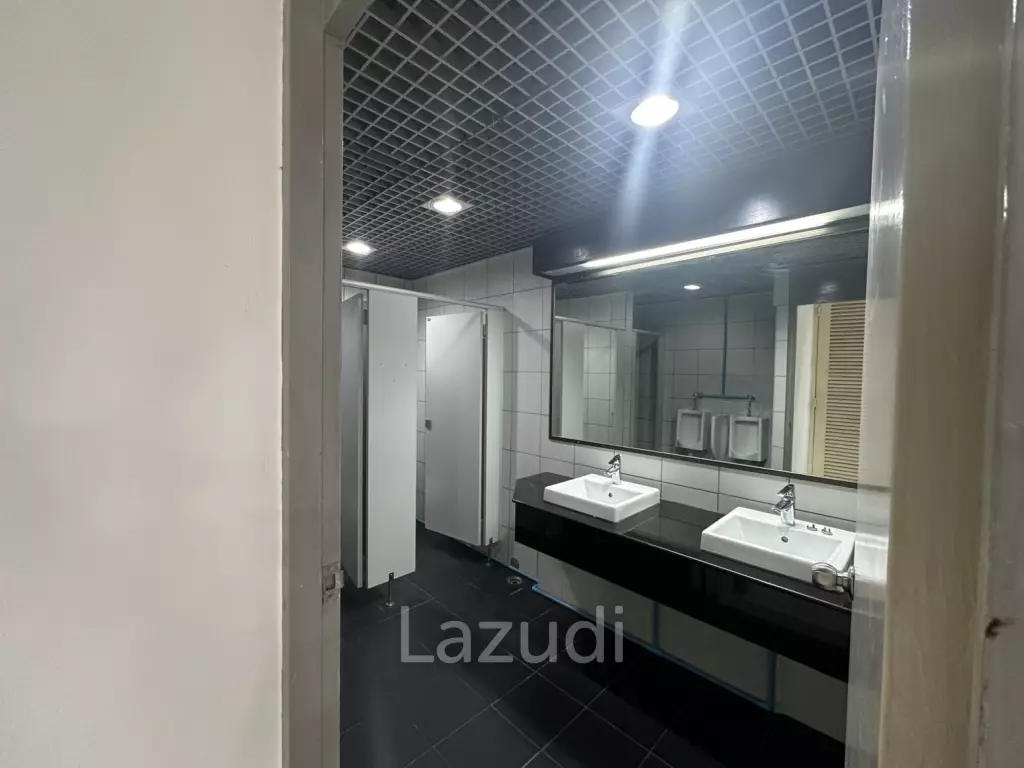 94 sqm modern office in Sino-Thai Tower Khlong Toei Nuea Bangkok