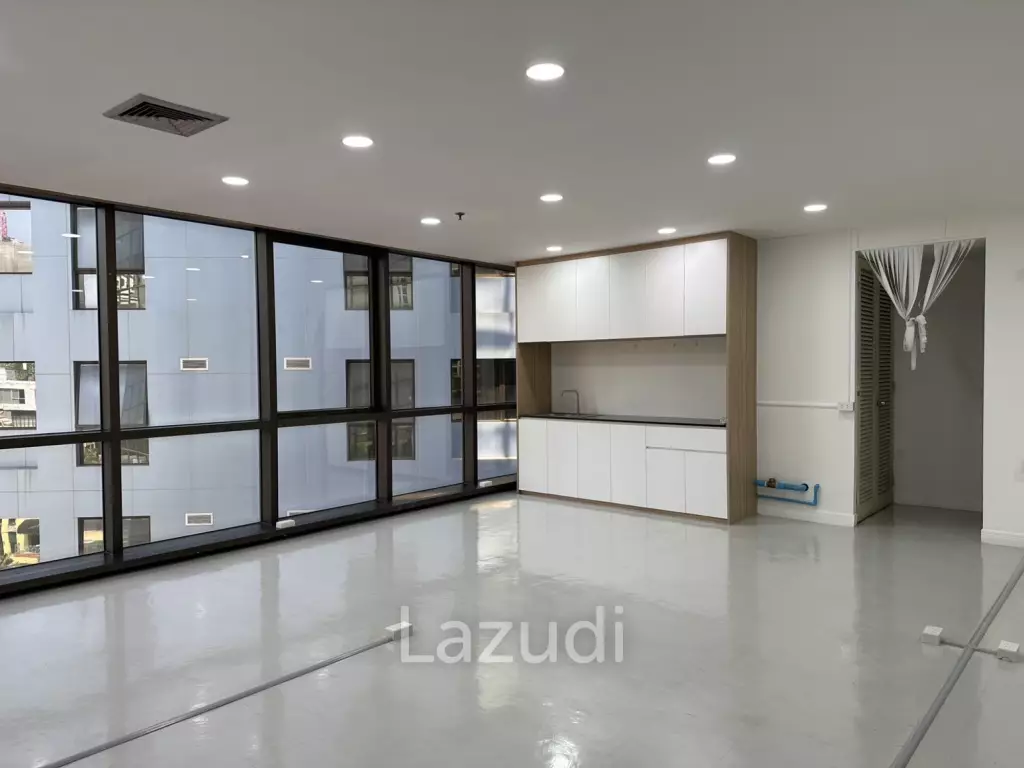 94 sqm modern office in Sino-Thai Tower Khlong Toei Nuea Bangkok