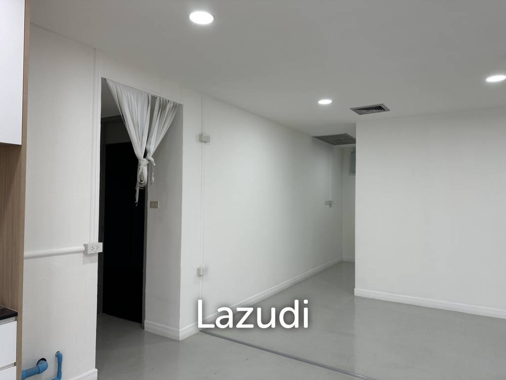 94 sqm modern office in Sino-Thai Tower Khlong Toei Nuea Bangkok