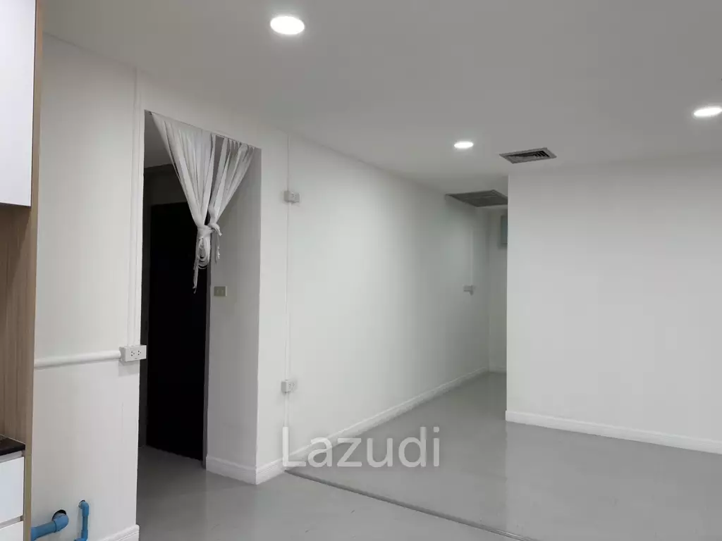 94 sqm modern office in Sino-Thai Tower Khlong Toei Nuea Bangkok