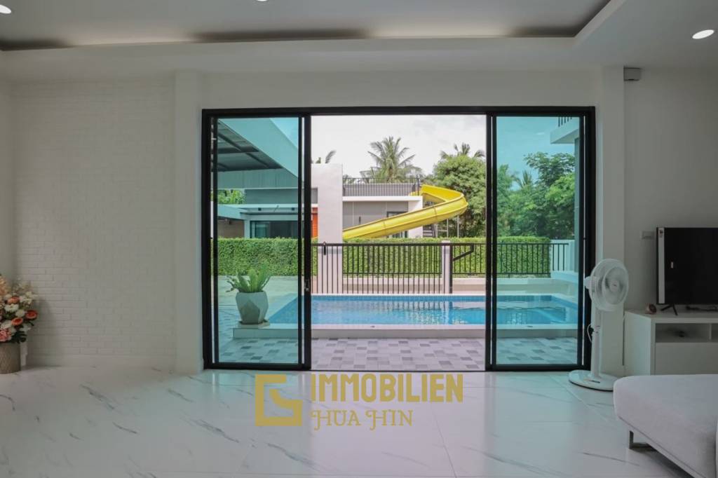 privater Pool / 3 Schlafzimmer + 3 Bäder / kompakte Küche