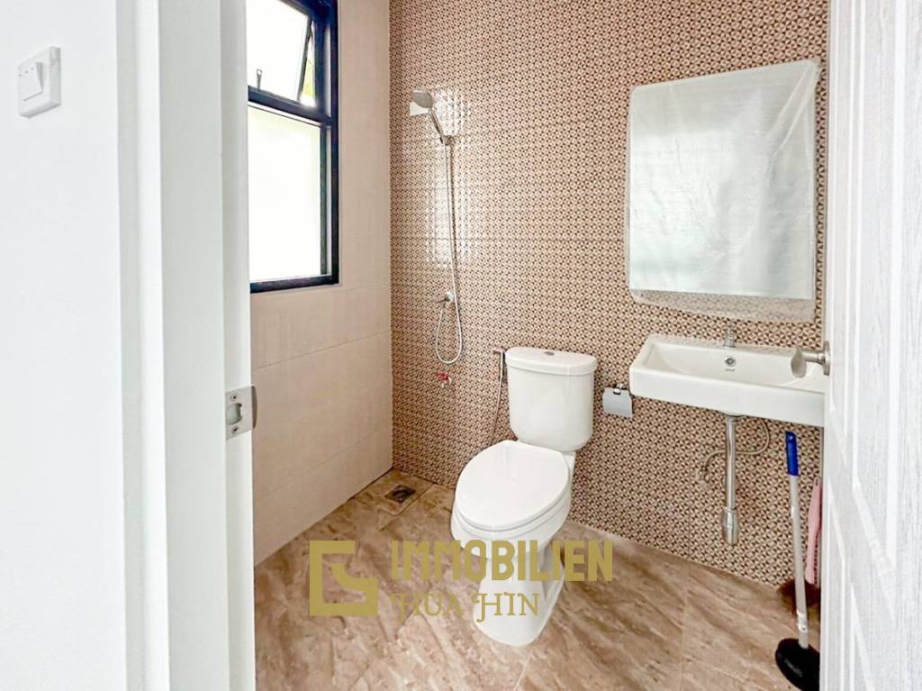 privater Pool / 3 Schlafzimmer + 3 Bäder / kompakte Küche