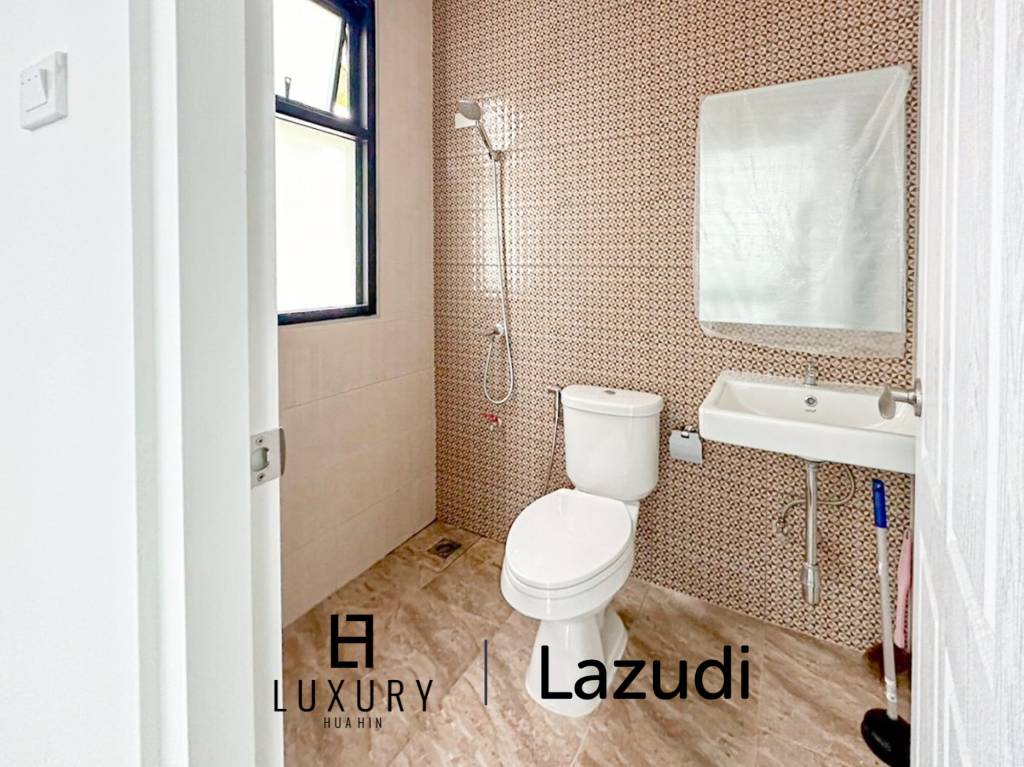 Modern 200 sqm 3-Bed Pool Villa in Hin Lek Fai