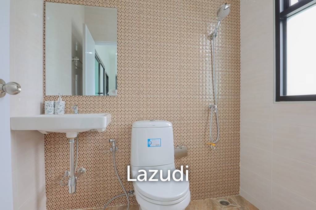 Modern 200 sqm 3-Bed Pool Villa in Hin Lek Fai
