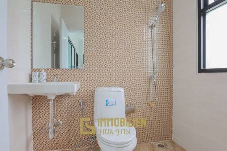 privater Pool / 3 Schlafzimmer + 3 Bäder / kompakte Küche