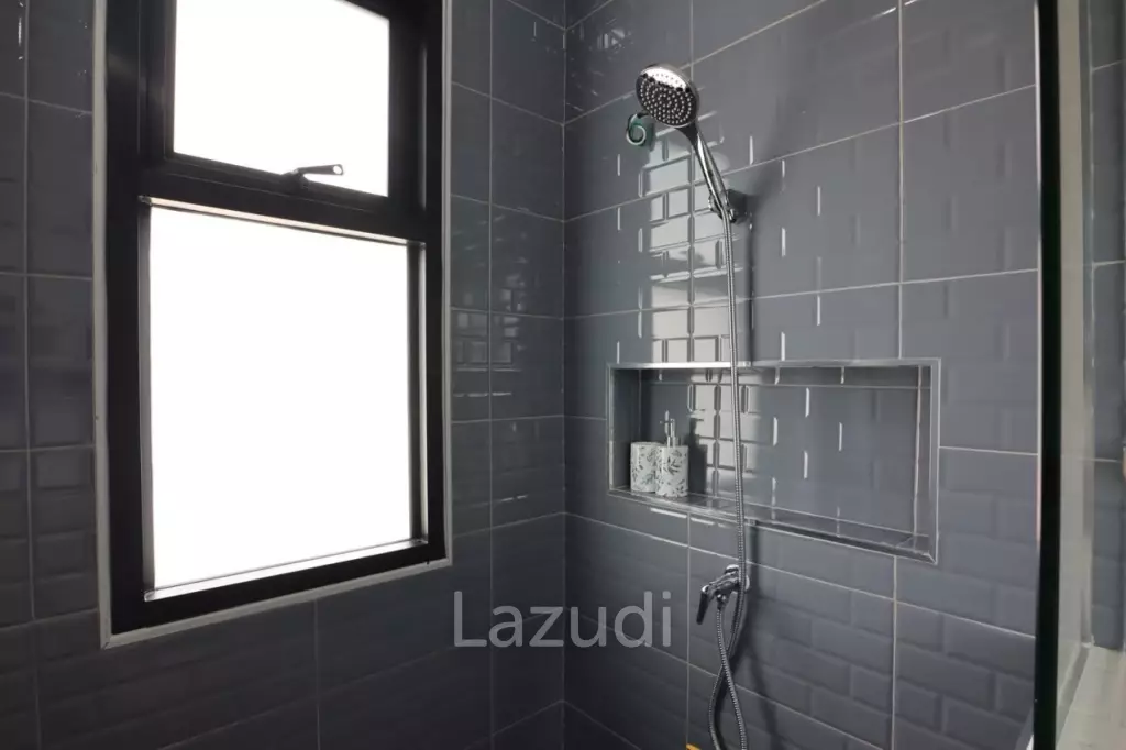 Modern 200 sqm 3-Bed Pool Villa in Hin Lek Fai