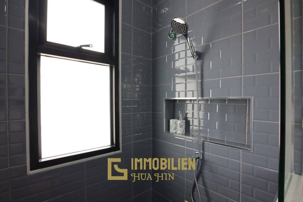 privater Pool / 3 Schlafzimmer + 3 Bäder / kompakte Küche