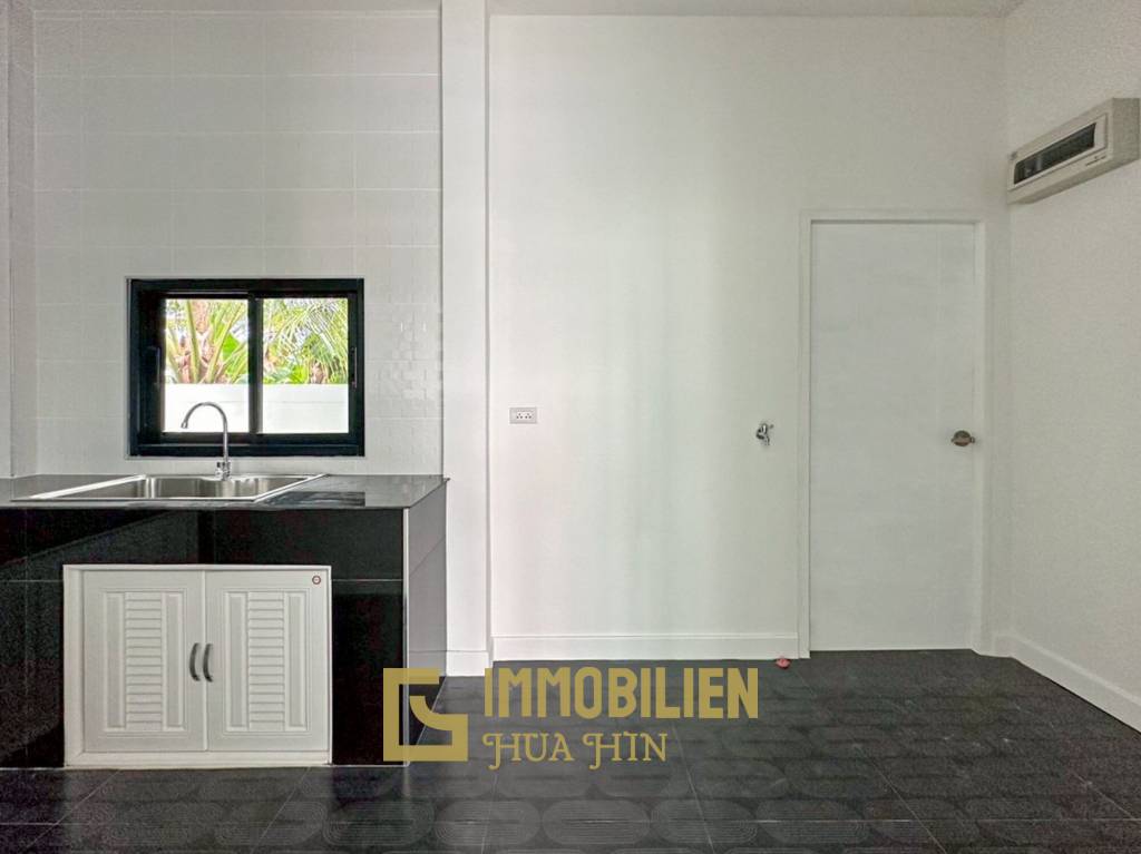 privater Pool / 3 Schlafzimmer + 3 Bäder / kompakte Küche