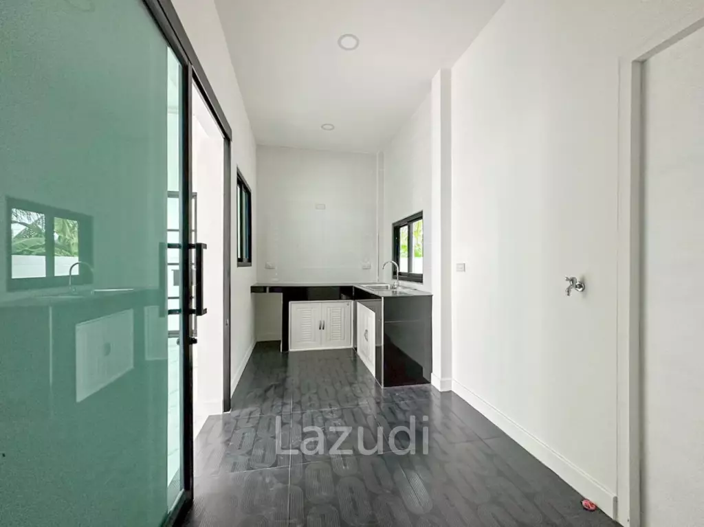 Modern 200 sqm 3-Bed Pool Villa in Hin Lek Fai