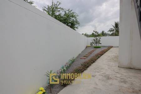 privater Pool / 3 Schlafzimmer + 3 Bäder / kompakte Küche