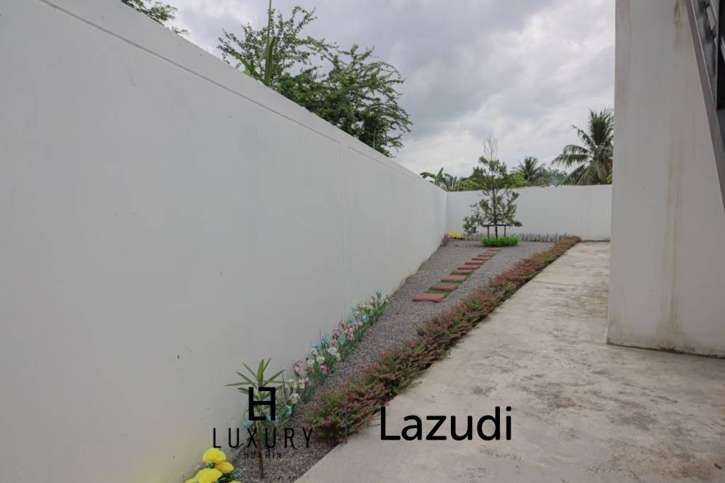 Modern 200 sqm 3-Bed Pool Villa in Hin Lek Fai