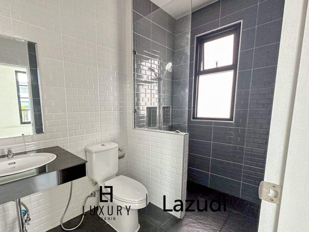 Modern 200 sqm 3-Bed Pool Villa in Hin Lek Fai