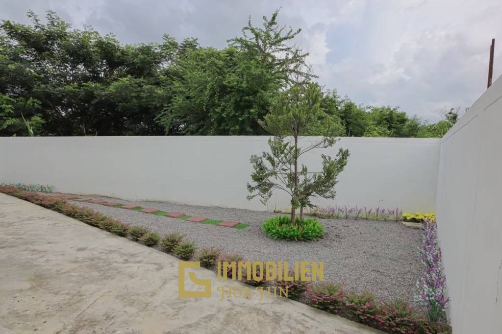 privater Pool / 3 Schlafzimmer + 3 Bäder / kompakte Küche