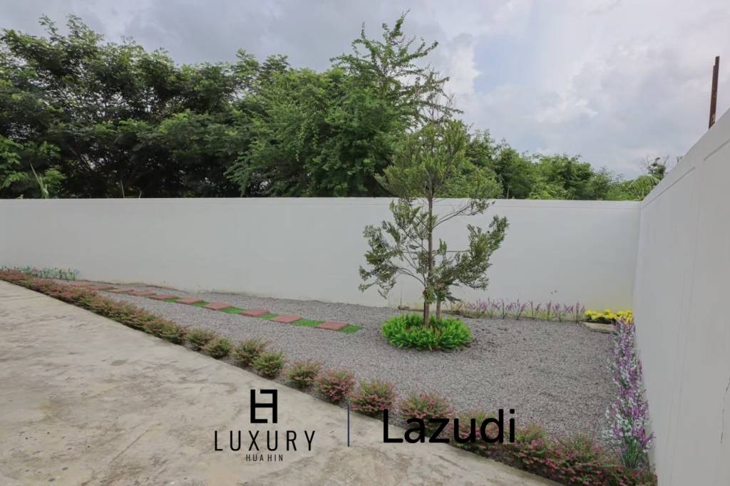 Modern 200 sqm 3-Bed Pool Villa in Hin Lek Fai