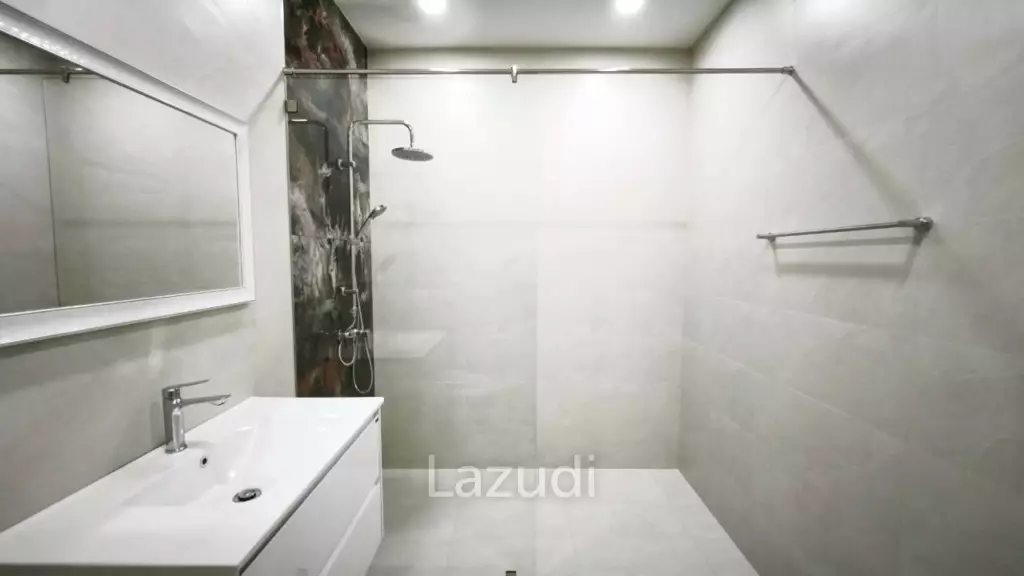 4 Bedroom 4 Bathroom 250 SQ.M. Pattaya Lagoon Resort