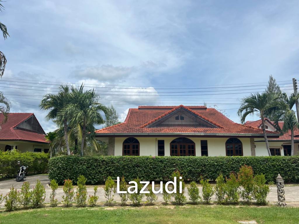 Beautiful 2-bedroom house with large land plot and garden