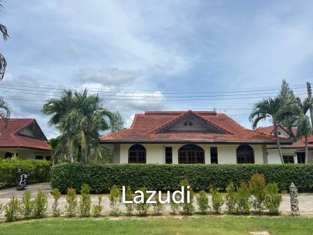 Beautiful 2-bedroom house with large land plot and garden