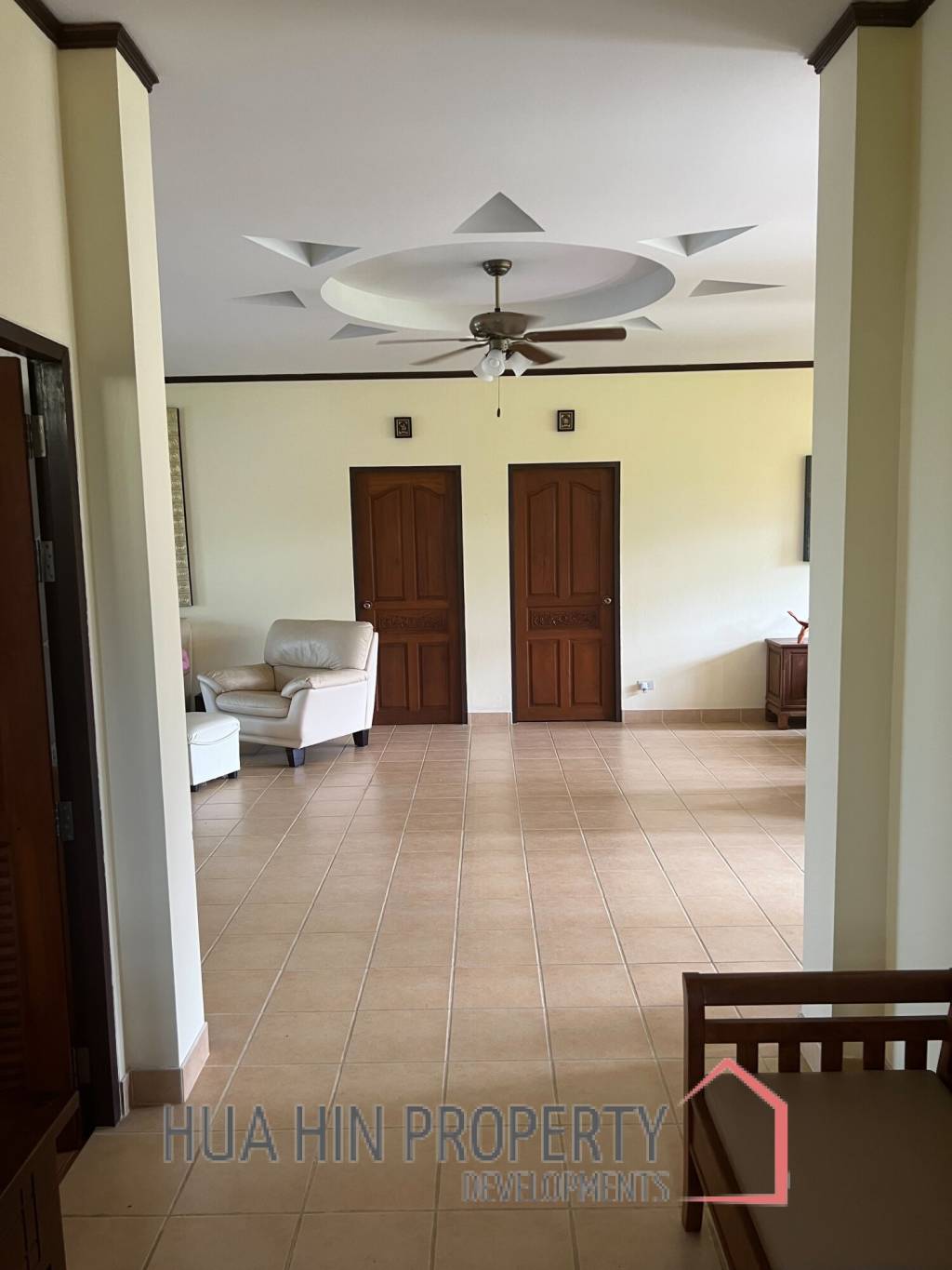 Beautiful 2-bedroom house with large land plot and garden