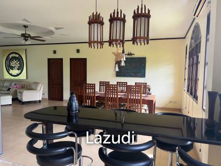 Beautiful 2-bedroom house with large land plot and garden