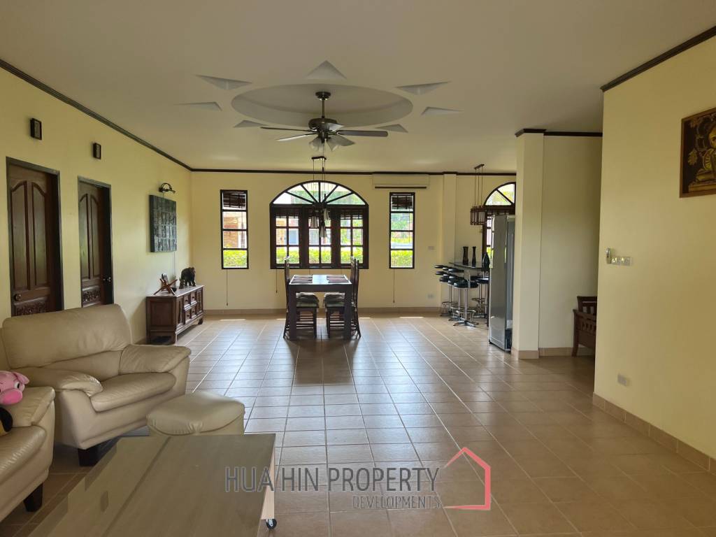 Beautiful 2-bedroom house with large land plot and garden