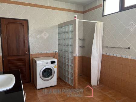 Beautiful 2-bedroom house with large land plot and garden