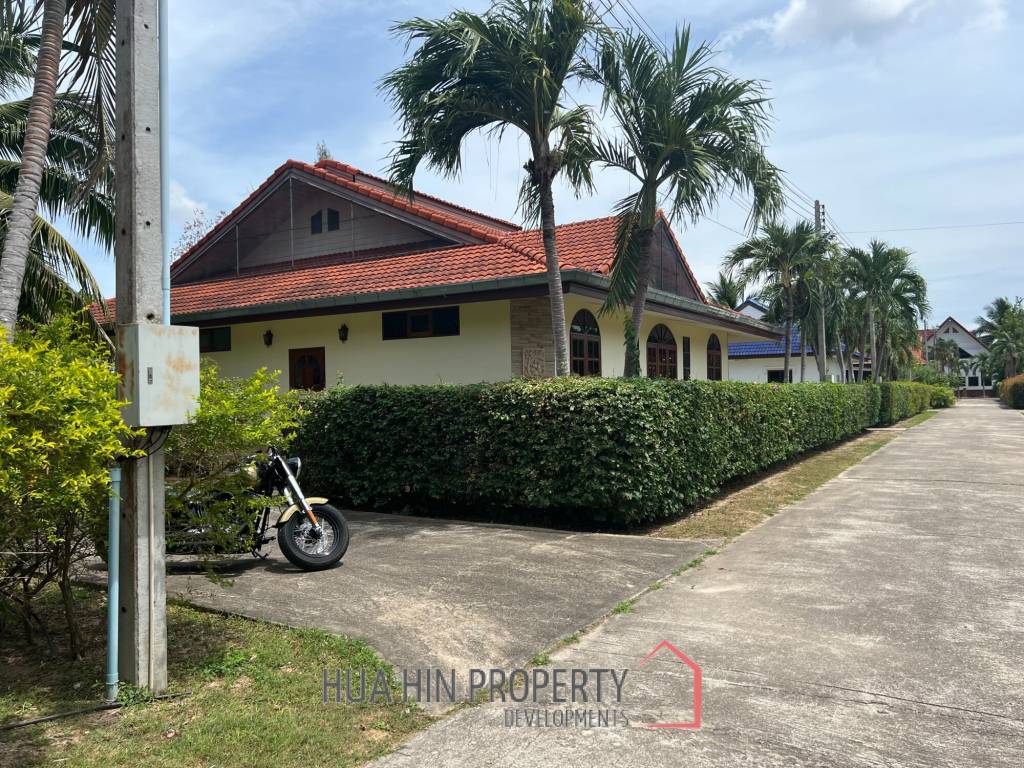 Beautiful 2-bedroom house with large land plot and garden