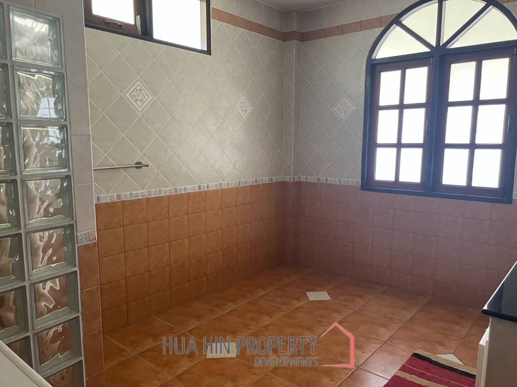 Beautiful 2-bedroom house with large land plot and garden