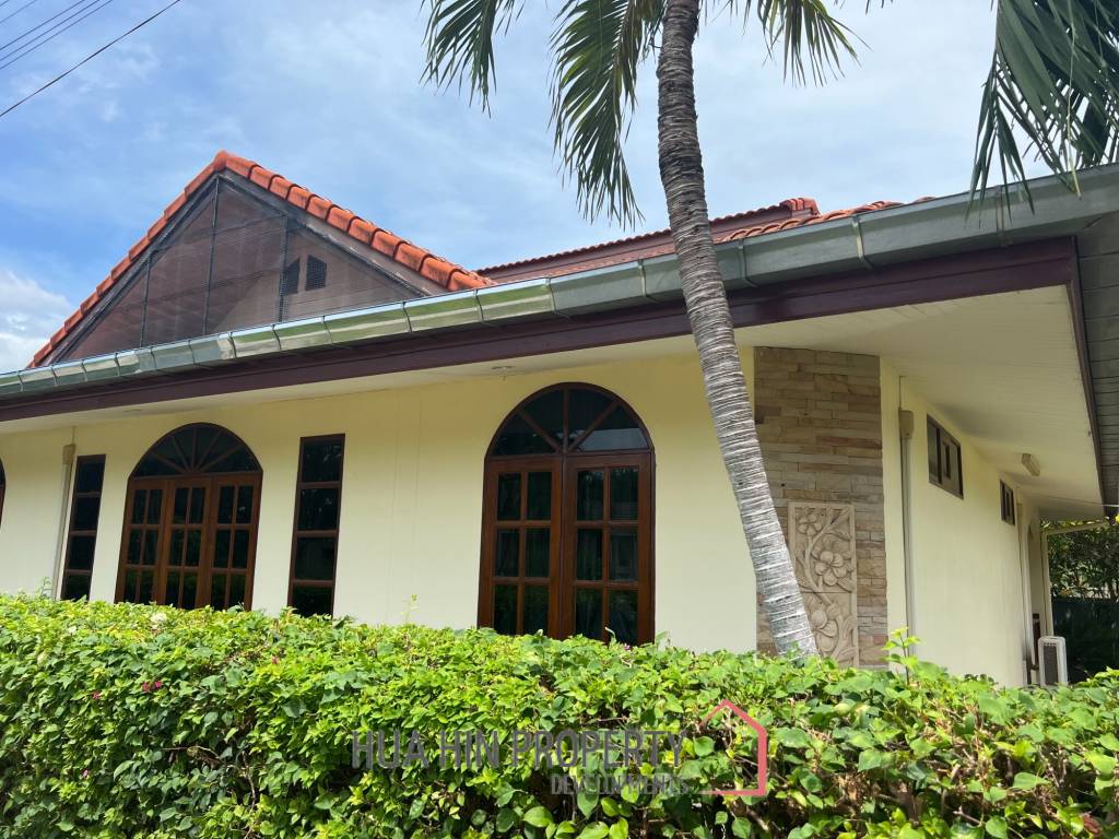 Beautiful 2-bedroom house with large land plot and garden