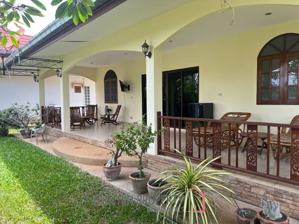 Beautiful 2-bedroom house with large land plot and garden