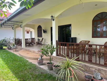 Beautiful 2-bedroom house with large land plot and garden