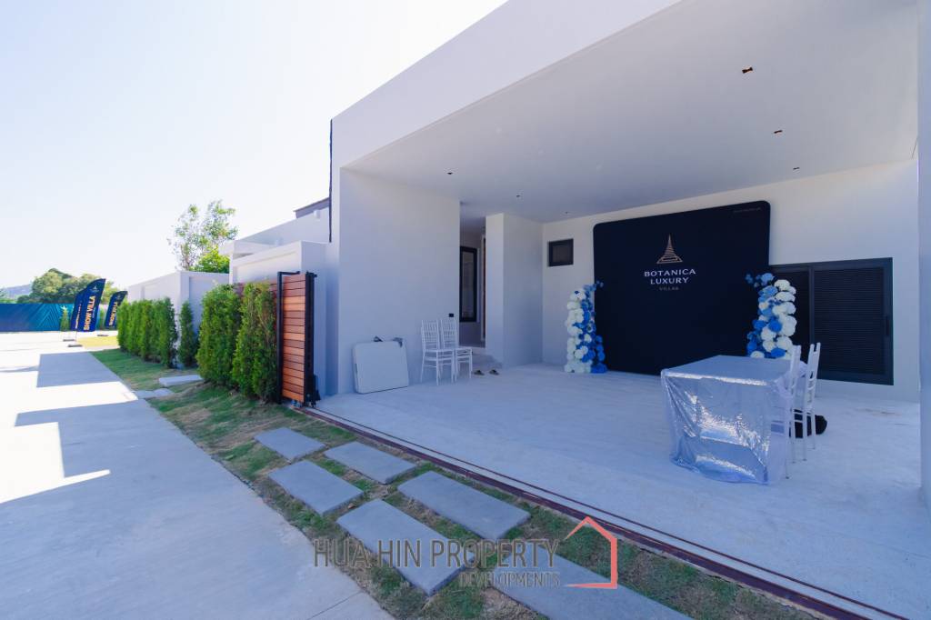 New Luxury pool villa in Nong Kae Hua Hin Botanica Luxury